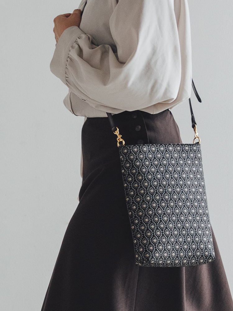 “Shirabe” Shoulder bag